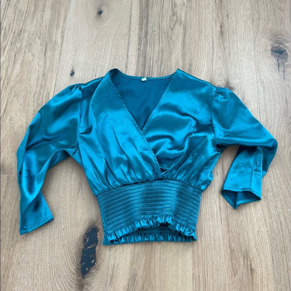 BEAUTIFUL COLOR. Teal satin fancy shirt. Looks expensive. Size small